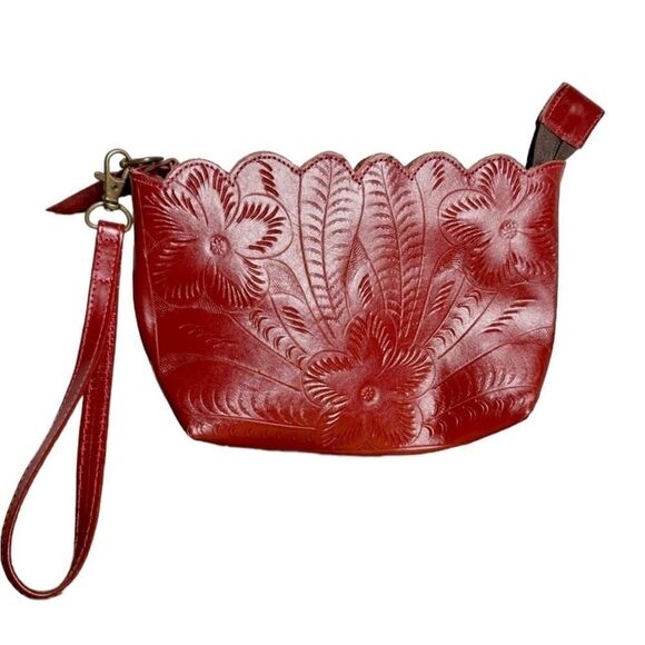 Leaders in Leather red tooled leather scalloped wristlet bag - Picture 3 of 13